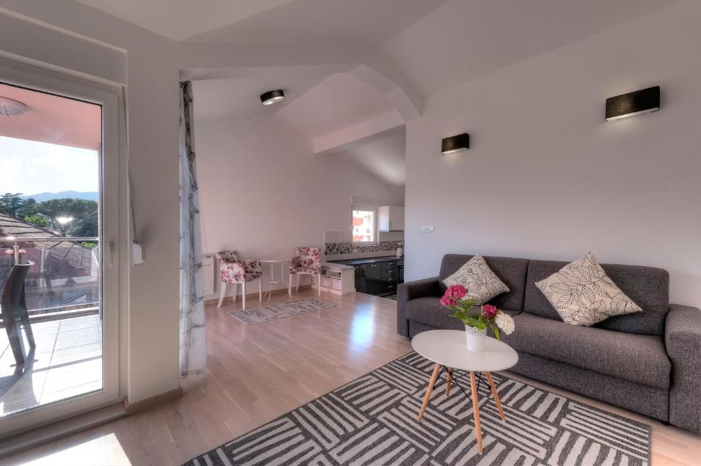 Апартаменты Apartments Delfin Тиват