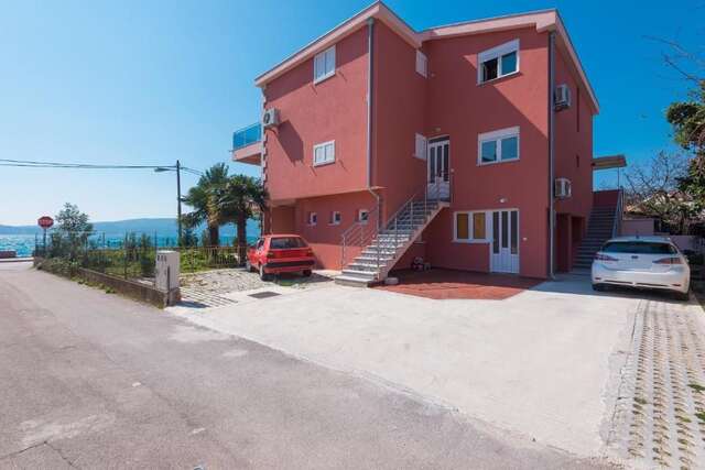 Апартаменты Apartments Delfin Тиват-54