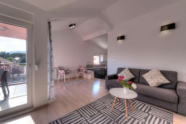 Апартаменты Apartments Delfin Тиват-69